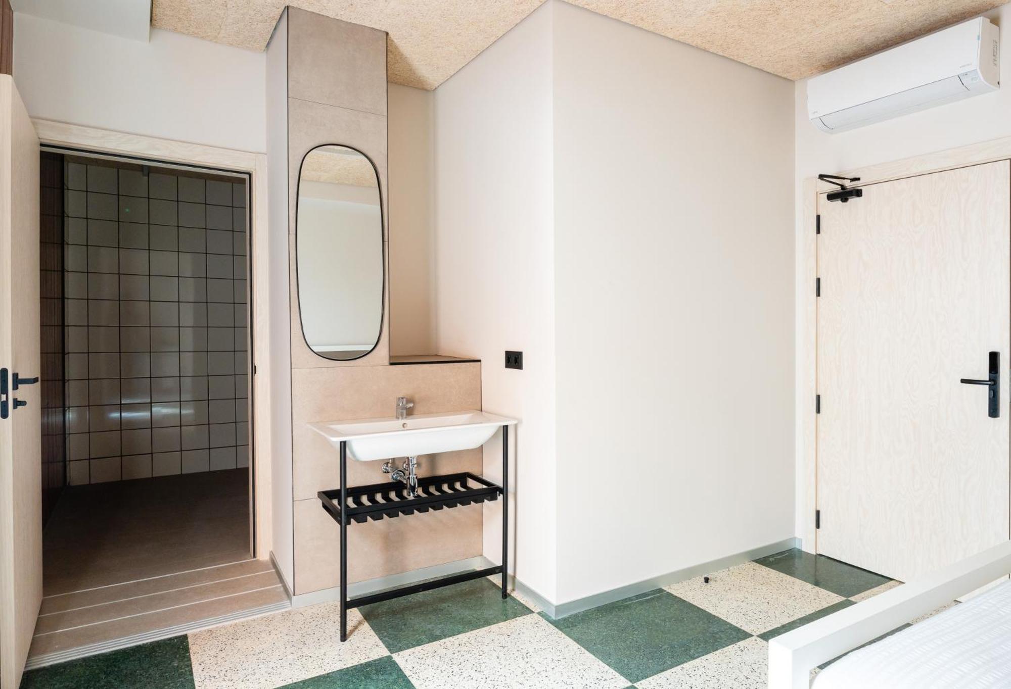 Lamia Bbk Women Hostel-Solo Mujeres Bilbao Exterior photo